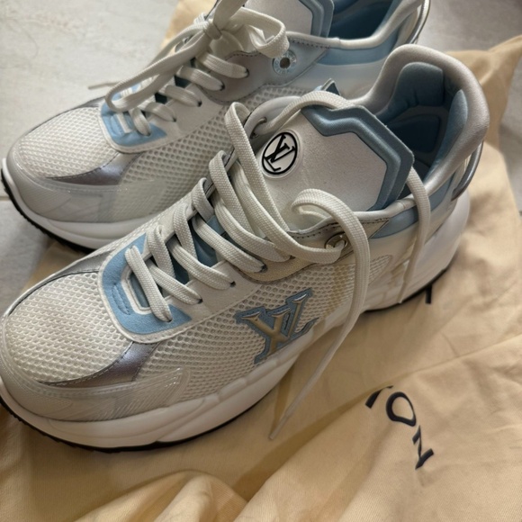 LOUIS VUITTON SNEAKERS - Picture 2 of 3